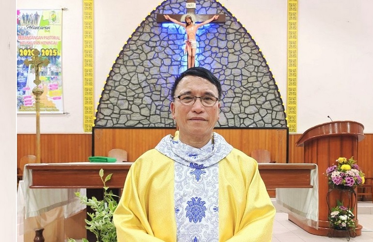Pastor Lazorous Uhin merayakan yubileum perak sakral