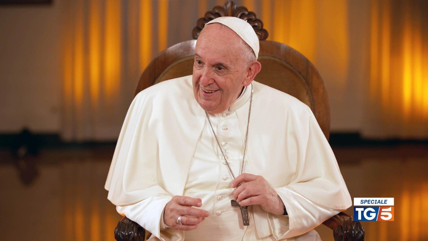 Paus Fransiskus berdialog dengan masyarakat terpinggirkan dalam siaran khusus