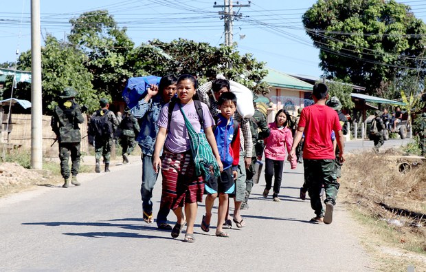 Sekitar 60.000 orang melarikan diri dari kota Loikaw menyusul bentrokan antara militer Myanmar dan pemberontak anti-kudeta