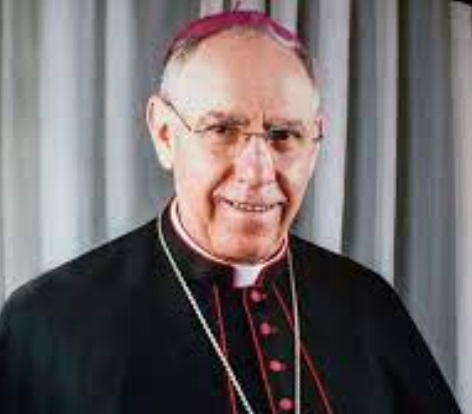 Uskup Italia melarang para imam yang tidak divaksinasi membagikan Komuni