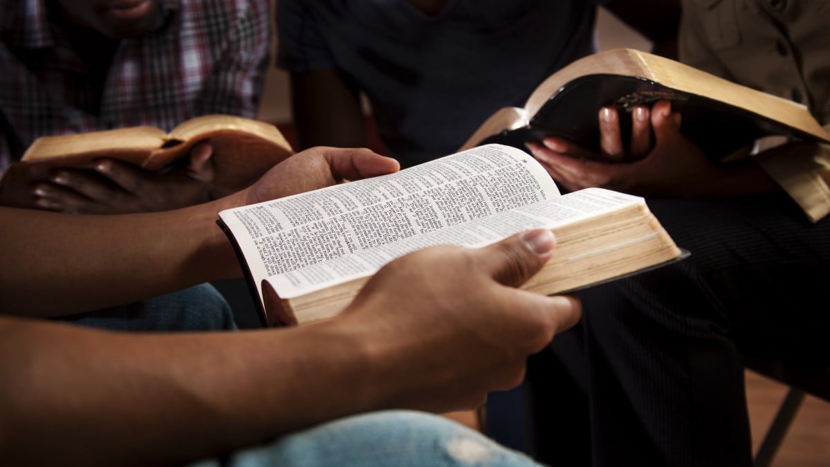 Membaca Alkitab dari Hati Gereja